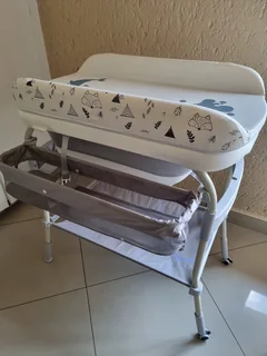 Chelino Baby Bath &amp; Changing Station – Like New, Only 2 Months Old!