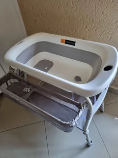 Chelino Baby Bath &amp; Changing Station – Like New, Only 2 Months Old!