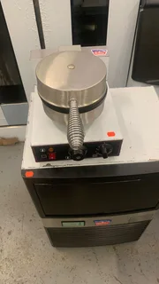 Perfect Waffles. One at a Time. 劉 Craft café-quality waffles with this single waffle maker—designed