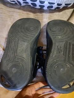 Worn/Pre owned air force 1 mid colour is black size 6uk