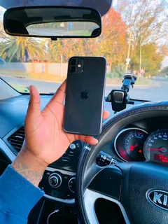 Black IPHONE 11 64 GB