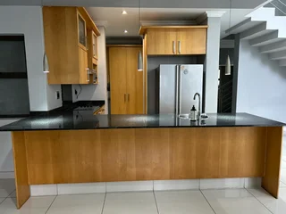 ✨ Modern Light Maple Fitted Kitchen with Granite Tops – Complete Set (Excluding Appliances)