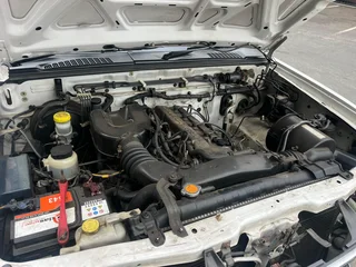 2013 Nissan NP300 Hardbody D/Cab KA24 4x2