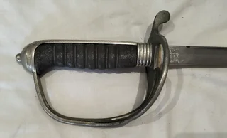OFFICERS CEREMONIAL SWORD &amp; LEATHER SCABBARD - OLD COAT OF ARMS