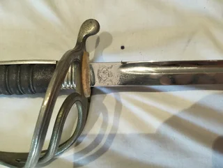 OFFICERS CEREMONIAL SWORD &amp; LEATHER SCABBARD - OLD COAT OF ARMS