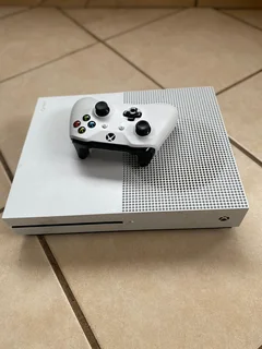 Xbox One S &#43; Controller