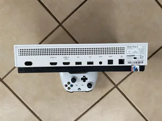 Xbox One S &#43; Controller