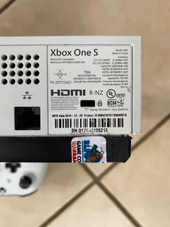 Xbox One S &#43; Controller