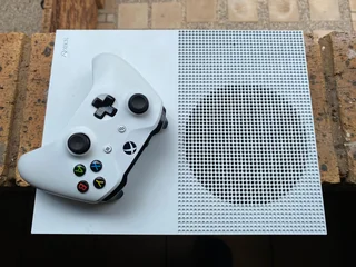 Xbox One S &#43; Controller