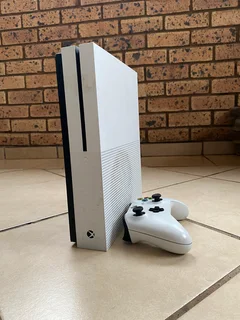 Xbox One S &#43; Controller