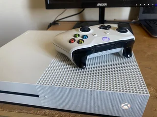 Xbox One S &#43; Controller