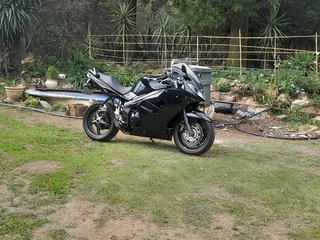 2009 Triumph sprint st 1050 (R65 000)