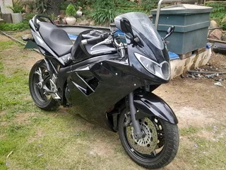 2009 Triumph sprint st 1050 (R65 000)