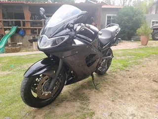 2009 Triumph sprint st 1050 (R65 000)