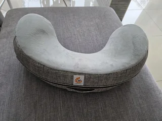 Ergobaby feeding pillow
