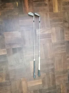 Two secondhand vintage Bogey Sun Lines Deluxe Golfclubs number 5 and 7.