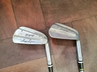 Two secondhand vintage Bogey Sun Lines Deluxe Golfclubs number 5 and 7.