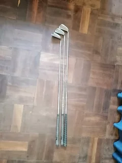 3 Vintage secondhand TPC Ram golfclubs (number 7,4 and SW).