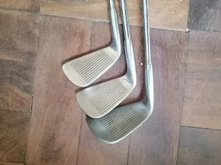 3 Vintage secondhand TPC Ram golfclubs (number 7,4 and SW).