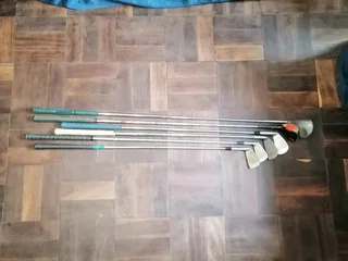 6 Secondhand Vintage Golfclubs.