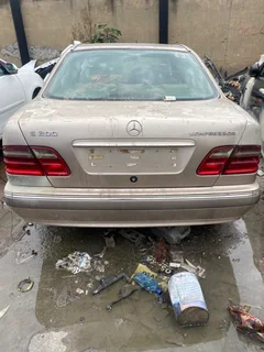 E200 Mercedes  year 2000 stripping for spares