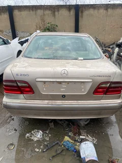 E200 Mercedes  year 2000 stripping for spares