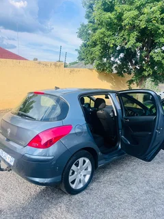 2008 Peugeot 308 Sedan