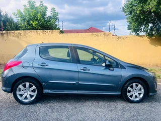 2008 Peugeot 308 Sedan