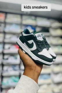 Sneakers - Ad posted by amuse