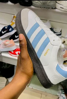 Sneakers - Ad posted by amuse