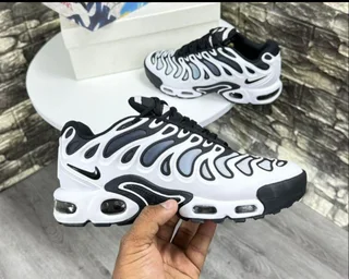 Sneakers - Ad posted by amuse