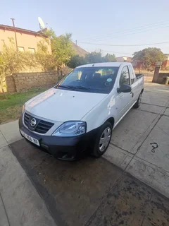 Nissan NP200