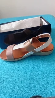 Woman's sandal size8. R200