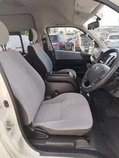 Toyota Quantum 2.5 D-4D 14-Seater Bus, White with 40808km, for sale!