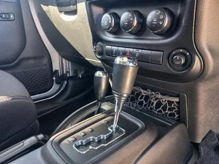 Jeep Wrangler Unlimited 3.6 Rubicon AT, Grey with 154000km, for sale!