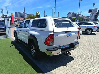 Toyota Hilux 2.4 GD-6 Raider 4X4, White with 60000km, for sale!
