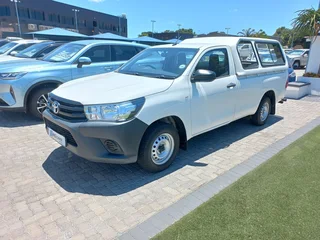 Toyota Hilux 2.0 VVT-i, White with 80467km, for sale!