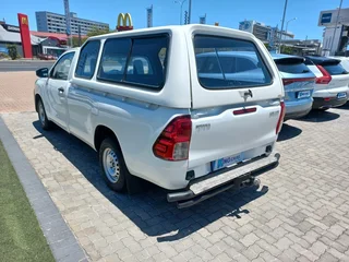 Toyota Hilux 2.0 VVT-i, White with 80467km, for sale!