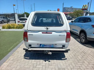 Toyota Hilux 2.0 VVT-i, White with 80467km, for sale!