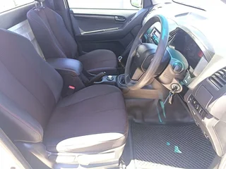 Isuzu D-Max 250 HO Hi-Rider 4x4, White with 161398km, for sale!