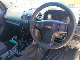 Isuzu D-Max 250 HO Hi-Rider 4x4, White with 161398km, for sale!