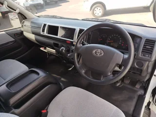 Toyota Quantum 2.5 D-4D 14-Seater Bus, White with 40808km, for sale!