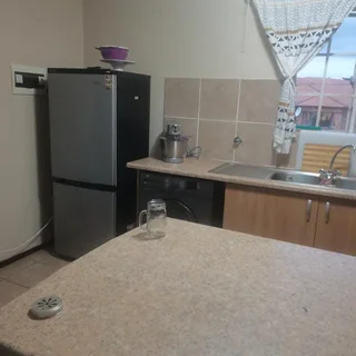 Room to rent in a 3 bedroom