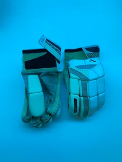 R800. GM Cricket helmet plus puma cricket gloves