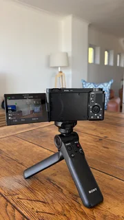 Sony ZV-E10 4K Vlogging Camera &#43; Sony Bluetooth Shooting Grip