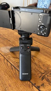 Sony ZV-E10 4K Vlogging Camera &#43; Sony Bluetooth Shooting Grip