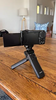Sony ZV-E10 4K Vlogging Camera &#43; Sony Bluetooth Shooting Grip