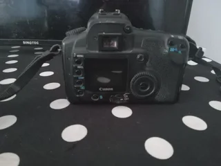 Canon Camera - R1000