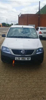 Nissan NP200
