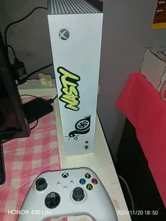 White Xbox Series S to Swap